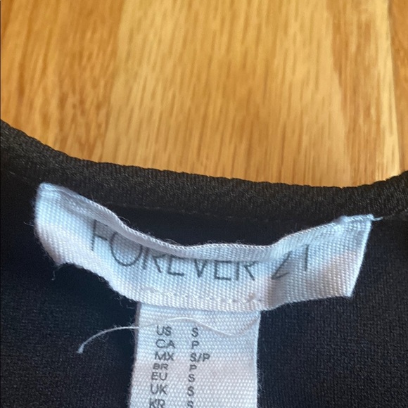 Forever 21 Black Sleeveless Crop Tank Top - Picture 2 of 3